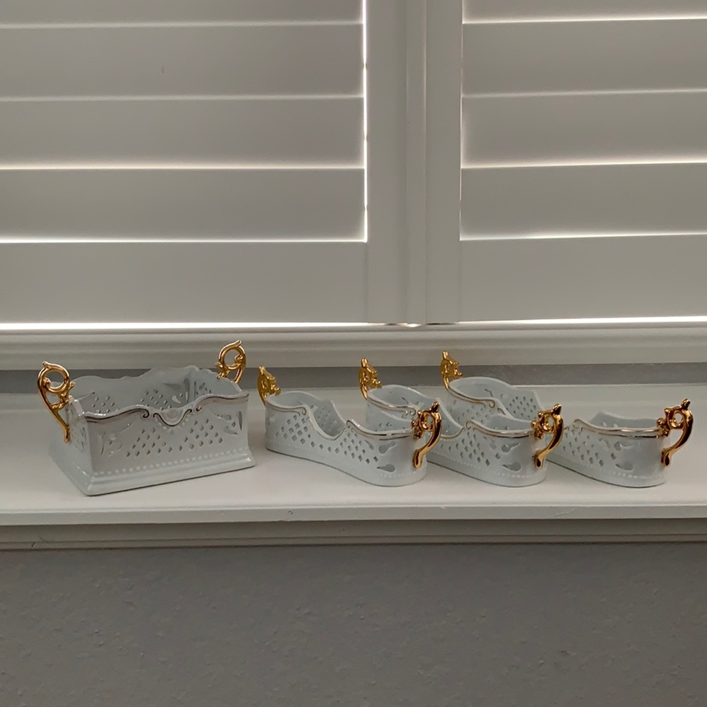 Porcelain Treasure 4 piece napkin and silverware set.